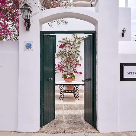 Retreat 3* Spetses Town