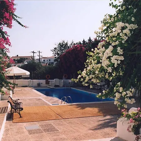 Retreat 3* Spetses Town